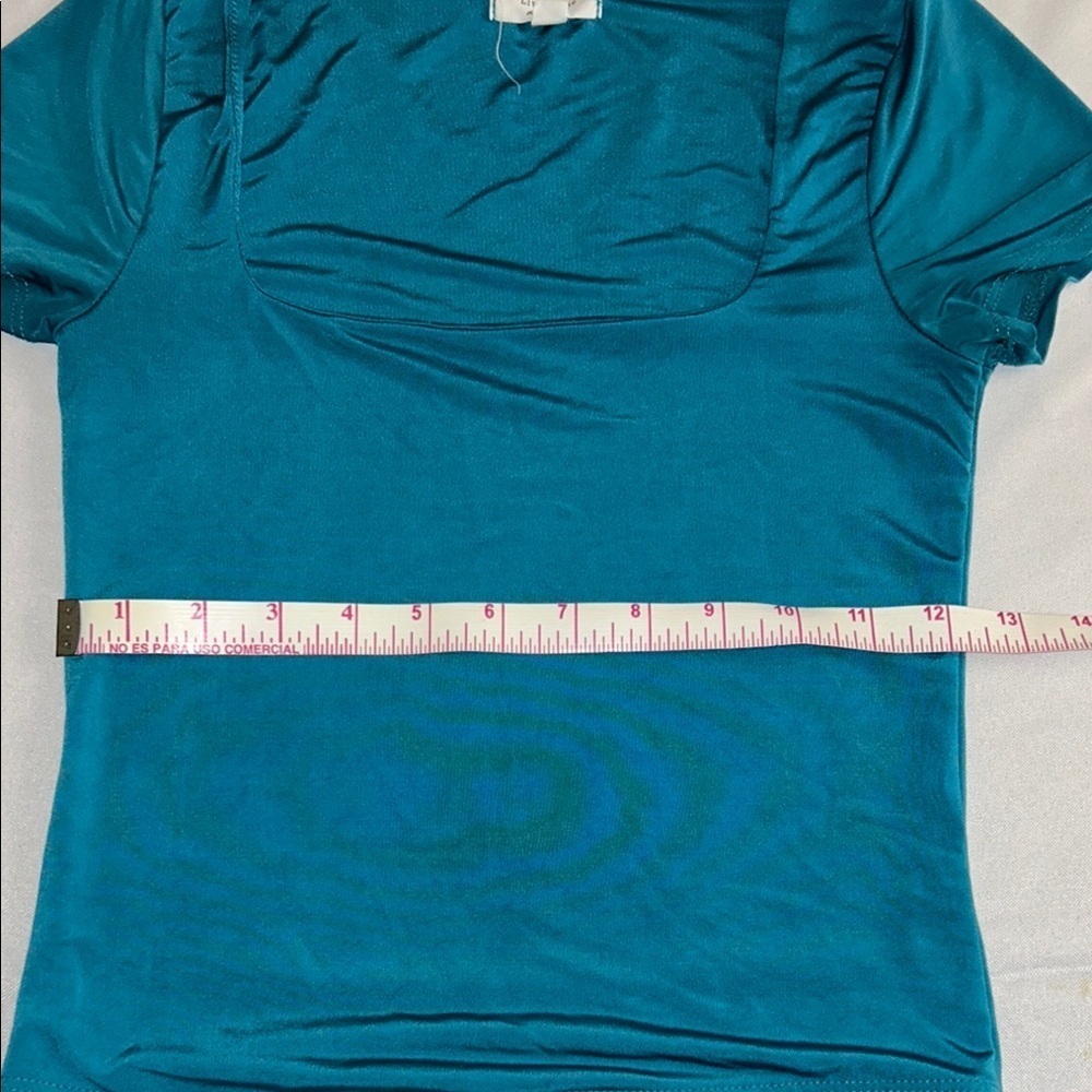 Green Ruched Short Sleeve Scoop Neck Tee - Picture 4 of 5